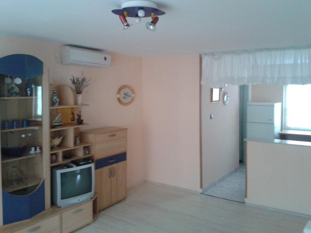 Apartmani Mira ヴィル エクステリア 写真